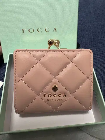TOCCA 핑크 퀼팅 반 접이식 지갑