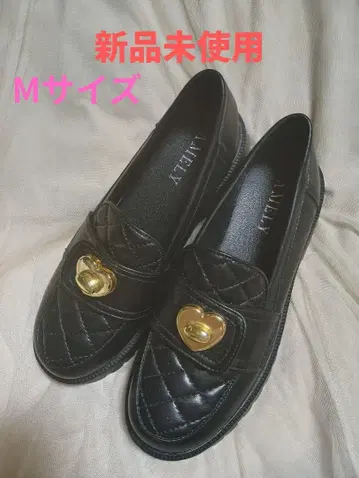 [ 미사용 새상품 ] AMELY 아멜리 골드 하트 장식 로퍼 블랙 M