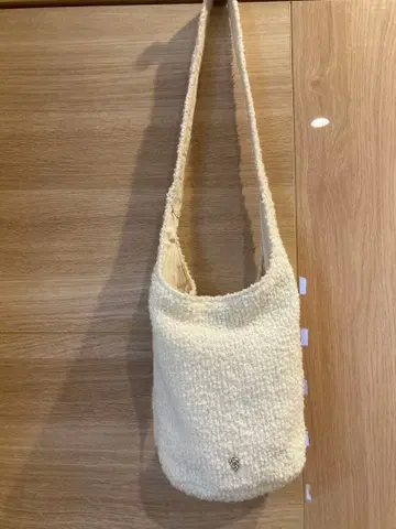 헬렌 카민스키 숄더백