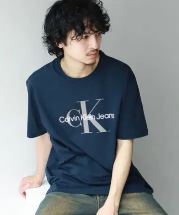 Calvin Klein Jeans 네이비 T셔츠