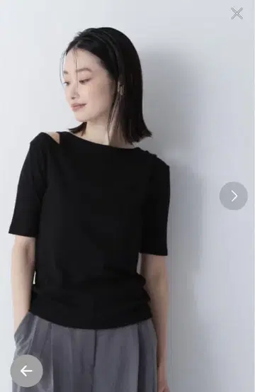 오프숄더 블랙 반팔 T셔츠