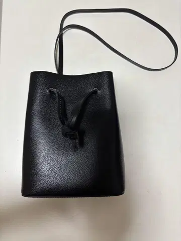 블랙 가죽 복조리형 숄더백
