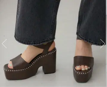AZUL bymoussy 스티치 디자인 플랫폼 샌들