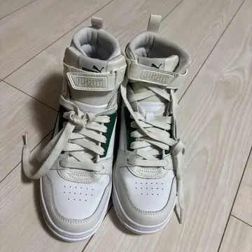 PUMA 화이트/그린 하이컷 스니커즈 RPD