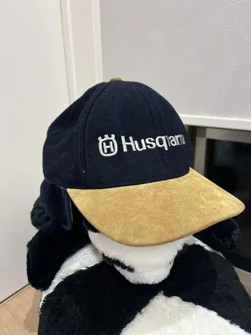 Husqvarna 네이비 베이지 캡