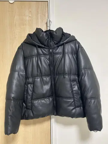 ZARA 후드 부착 블랙 다운 자켓