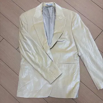 ZARA 크림색 벨벳 블레이저