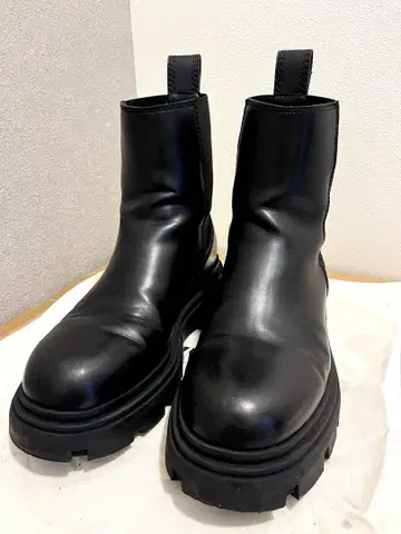 ZARA 블랙 사이드 고어 부츠 43