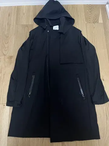 후드 부착 블랙 스텐카라 코트
