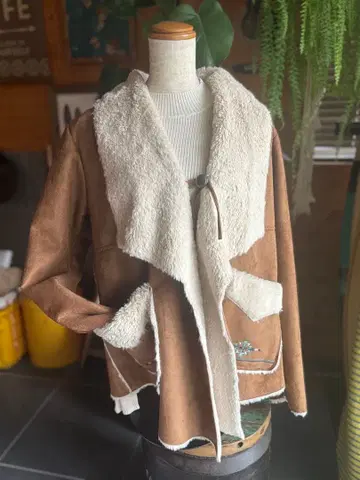 무스탕풍 캐주얼 코트