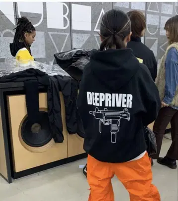 DEEPRIVER 후드 부착 후드티 블랙 디리버