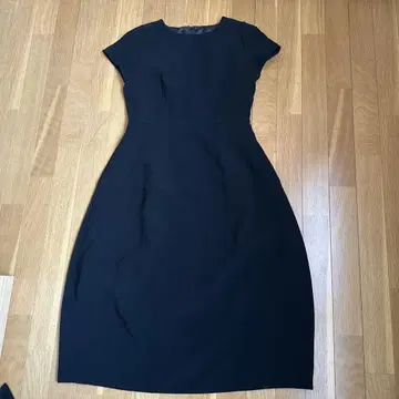 DAMA collection 포멀 가능 반팔 원피스 블랙