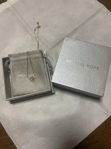 MICHAEL KORS 하트 모양 목걸이