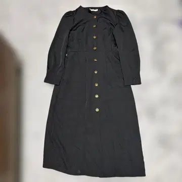 블랙 원피스 노카라 골드 버튼 7부 기장