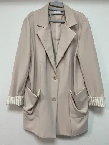 새상품급 베이지 테일러드 자켓