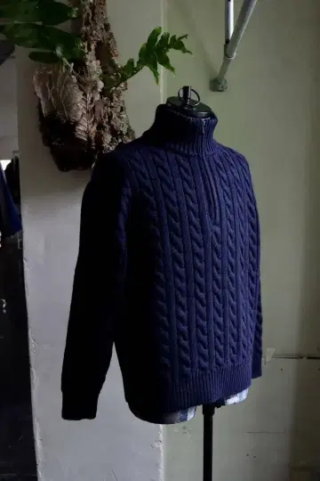 아프레쎄 23AW 캐시미어 아란 하프 집 스웨터