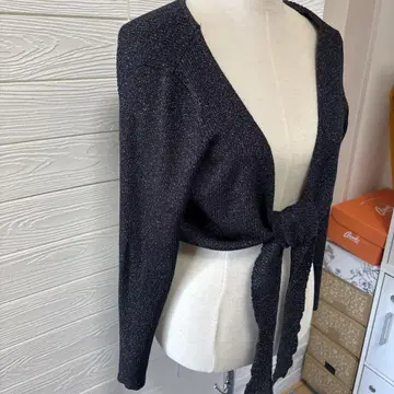 새상품급 m-line 가디건 볼레로 엠라인 크롭 기장 블랙 라메