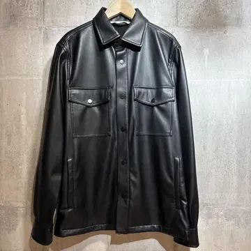 [ 미사용 새상품 ] ZARA 블랙 페이크 레더 자켓 M