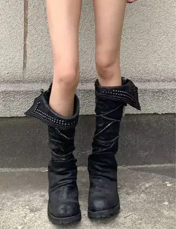 스터드 장식 블랙 롱 부츠