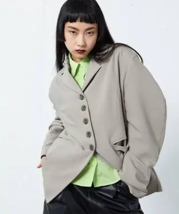 FEKETE 퍼프 슬리브 테일러드 자켓