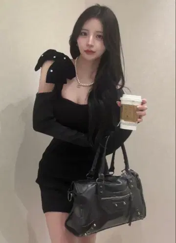 GRL 원숄더 펄 리본 리브 니트 미니 원피스