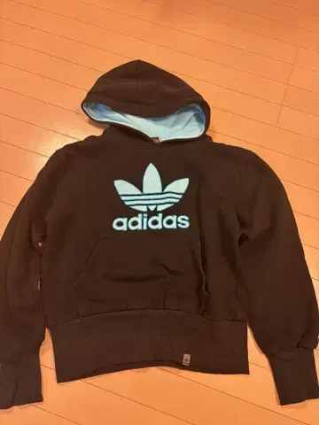 adidas 후드 부착 후드티 블랙 스카이블루