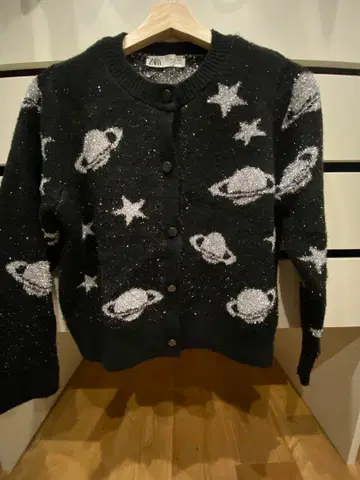 ZARA 우주 모티브 블랙 스웨터 EUR S