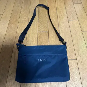 AIGLE 네이비 숄더백