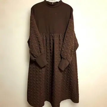 미사용 새상품 브라운 퀼팅 긴팔 원피스 armonia 하자품