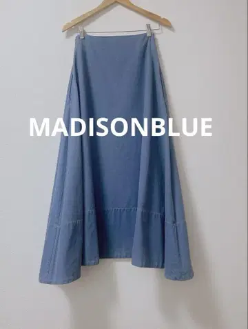 MADISONBLUE 맥시 플레어 백 새틴 스커트 01