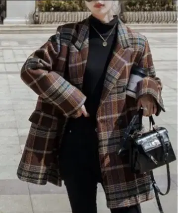 더블 버튼 체크 무늬 테일러드 자켓