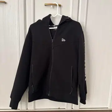 new era 블랙 풀 집업 후드티