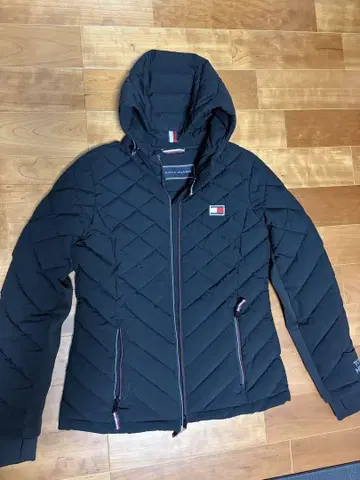 TOMMY HILFIGER 블랙 다운 자켓