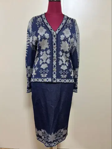 castle Berry 꽃무늬 자수 네이비 셋업