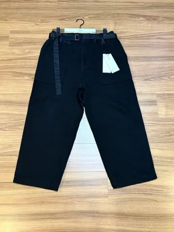 sacai 스테디셀러 나일론 믹스 벨티드 코듀로이 베이커 팬츠