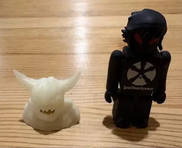 MEDICOMTOY KUBRICK LessThanHuman 부동명 모델
