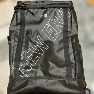NEW ERA 블랙 백팩