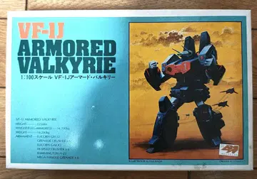초시공 요새 마크로스 1/100 VF-1J 아머드 발키리 반다이