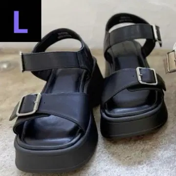 오카다 유리 블랙 플랫폼 샌들