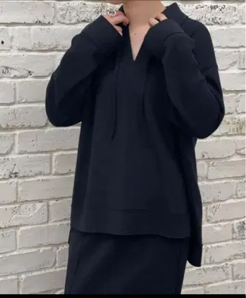 비어즐리 긴팔 티셔츠 블랙 FREE