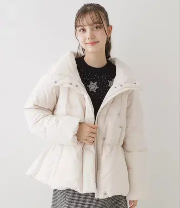 쿠튀르 브로치 사랑받는 다운 코트 40 L 아이보리 페플럼