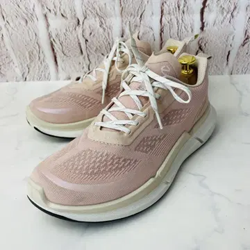 컨디션 최상 ECCO biom 2.2 통굽 스니커즈 메쉬 워킹화 24