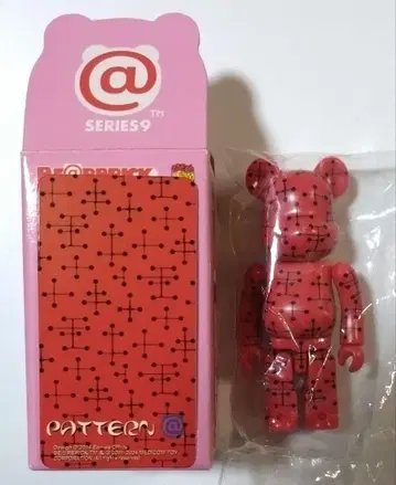 베어브릭 9 패턴 뒷면 이음스
