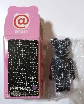 베어브릭 9 패턴 뒷면 이음스