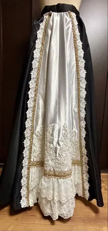 [ 전시품 ] [ 황족 드레스와 같은 연습 스커트 ]