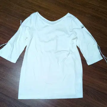UJOH 화이트 V넥 오부 소매