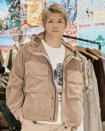 BANANA REPUBLIC 라이온 맨투맨 키시 유타 착용