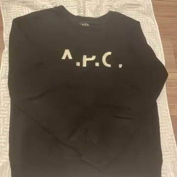A.P.C. 블랙 로고 맨투맨