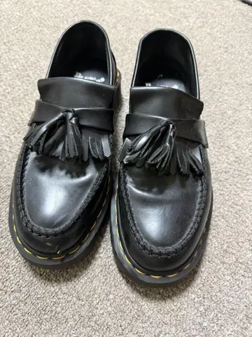 Dr. Martens 블랙 로퍼