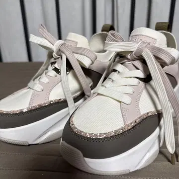 새상품 다이애나 스니커즈 23cm